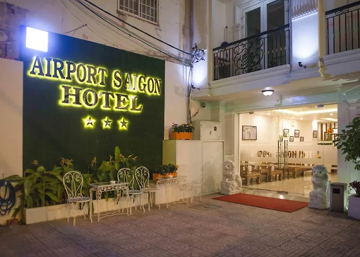 Airport Saigon - Gan Am Thuc Dem Cho Pham Van Hai