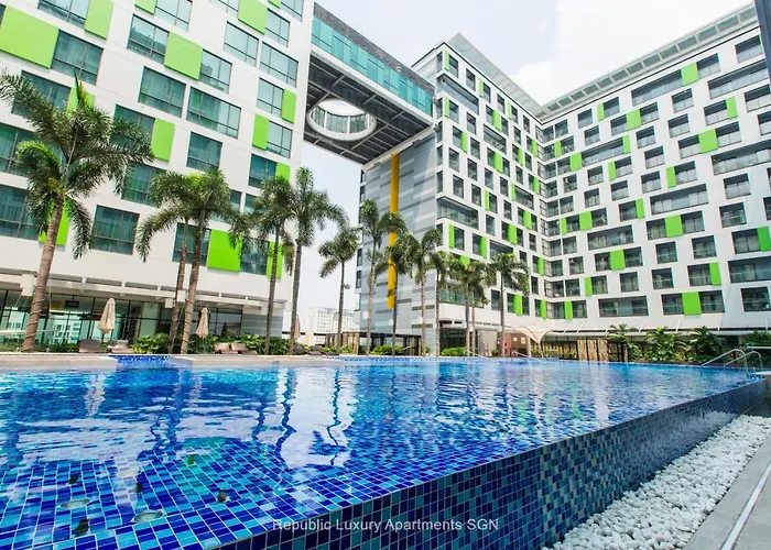 Hotel near College: Republic Apartments Saigon Airport
